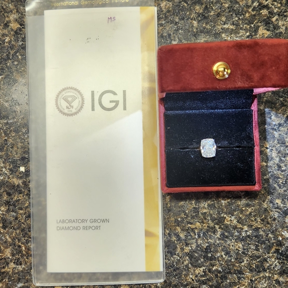 8 Carat Cushion Cut Diamond Gold Ring - Picture 3 of 9